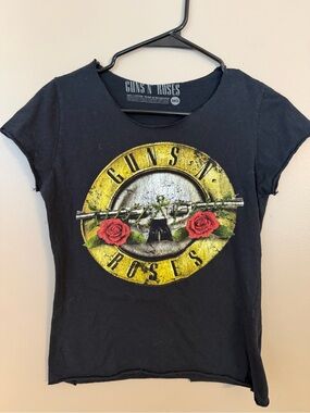 Guns N' Roses Graphic Tee - Black with Yellow & Red Logo